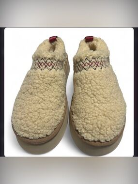 UGG WOMEN TAZZ UGG BRAID PLATFORM SHOES SIZE 40